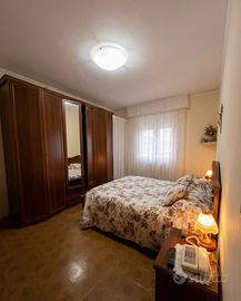 MOBILIO CAMERA DA LETTO LEGNO DI PREGIATA QUALITA'