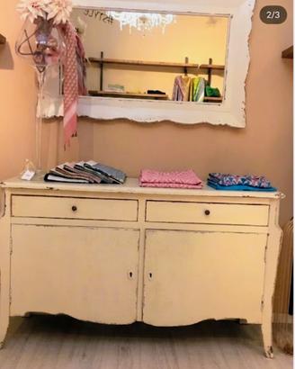 Mobile in stile Shabby Chic con Specchiera