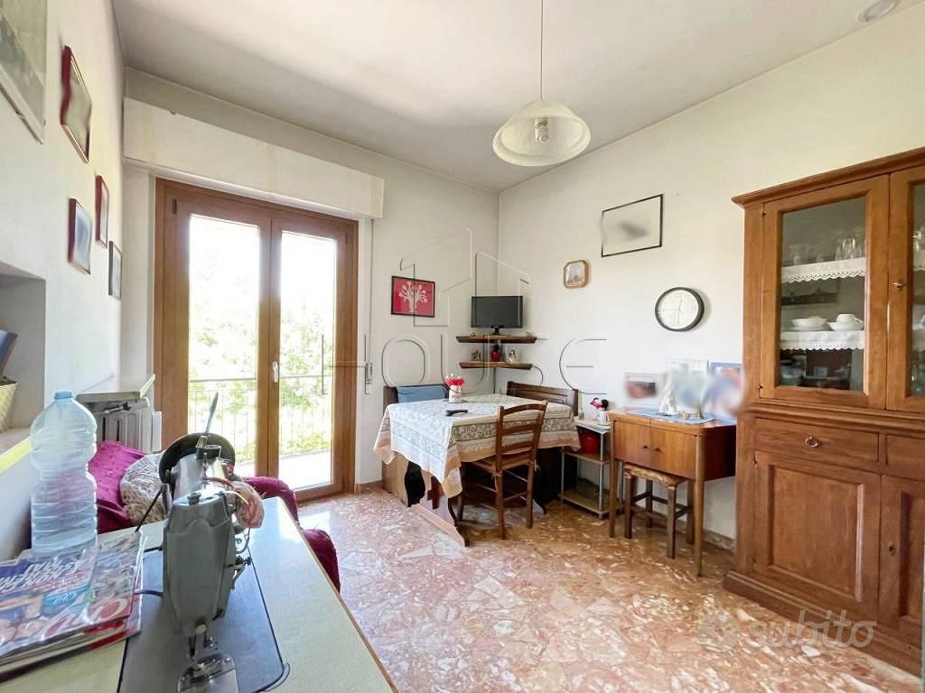 Appartamento di 150 m² con 3 locali e box auto a S - Altro