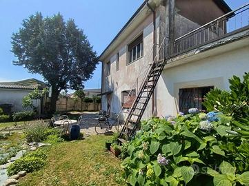 VILLA SINGOLA A ROBECCO SUL NAVIGLIO