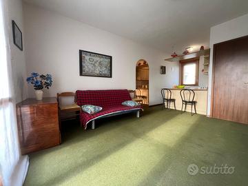 Monolocale vista porto con piscina condominiale