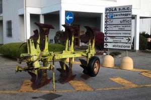 ARATRO PICCIONI TRIVOMERE USATO