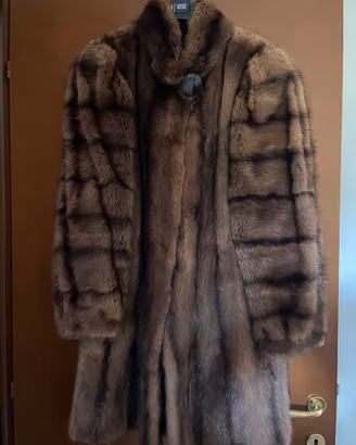Pelliccia Donna Marrone – Elegante Cappotto Lungo 