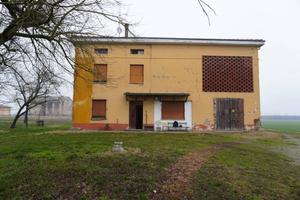 Rustico / Casale di 859 m² con più di 5 locali e b