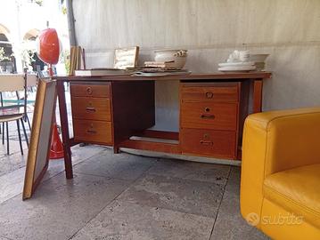 scrivania vintage 