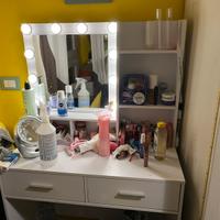 Postazione trucco bambina