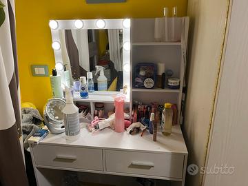 Postazione trucco bambina