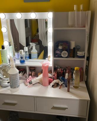 Postazione trucco bambina