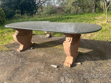 Tavolo in granito nero