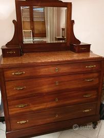 camera da letto antica in ciliegio