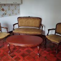 salottino anticato completo di poltrone e tavolino