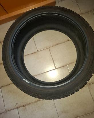 Gomme225/40 R18 92V