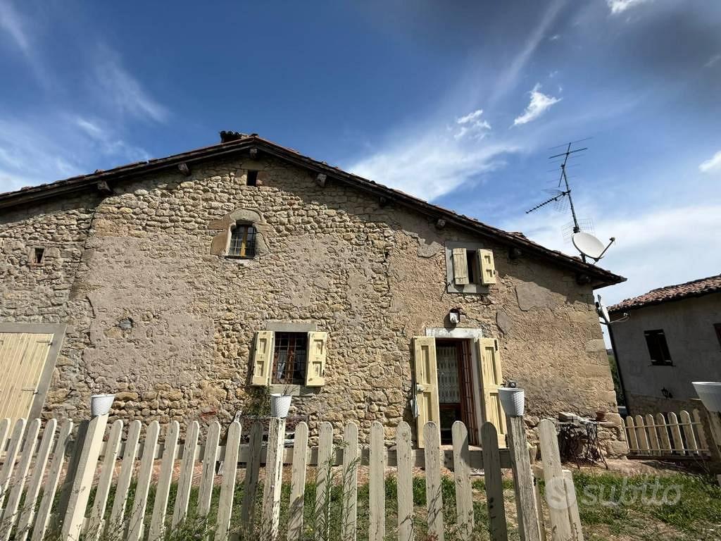 Rustico / Casale di 240 m² con 5 locali e box auto - Vista 3