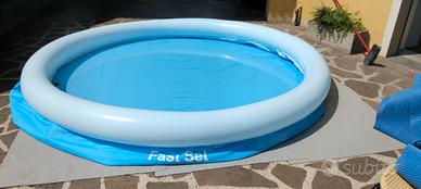 Piscina (con copertura e tappeto sottostante)