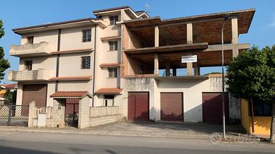 Vendita INTERO EDIFICIO 3 piani Cropani M.na (CZ)