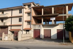 Vendita INTERO EDIFICIO 3 piani Cropani M.na (CZ)