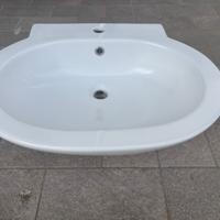 Lavandino a muro in ceramica