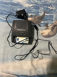 Macchina verifica banconote