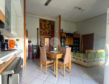 4 locali a casalnuovo di napoli