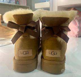 Ugg con fiocchetti