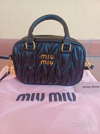 borsa miu miu nera