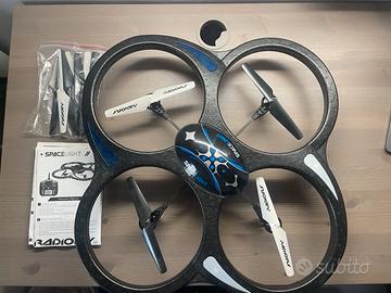 Drone con Cam, Luci LED e Telecomando a Lungo Ragg