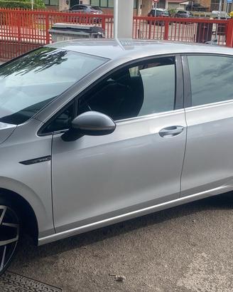 Volkswagen golf 8 2.0 tdi 150cv