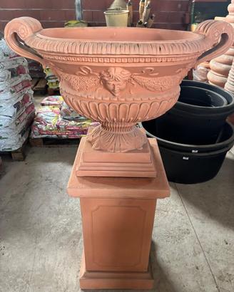 Colonna con vaso artistico