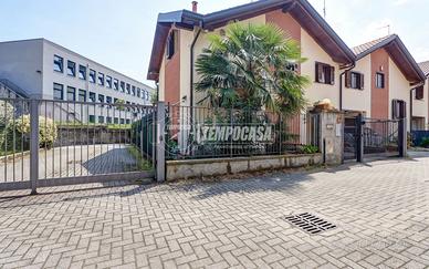 VILLETTA A SCHIERA DI TESTA CON GIARDINO, TAVERNA