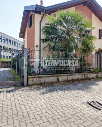 VILLETTA A SCHIERA DI TESTA CON GIARDINO, TAVERNA