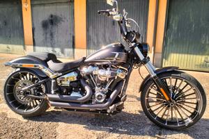Harley Davidson Breakout 117 nero opaco