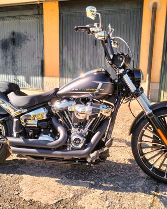 Harley Davidson Breakout 117 nero opaco