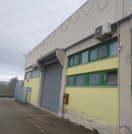 Capannone di 400mq uffici-soppalco-cortile privato