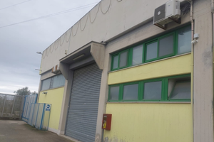 Capannone di 400mq uffici-soppalco-cortile privato