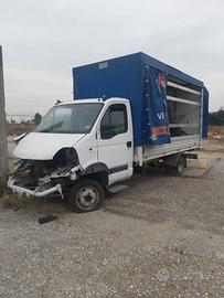 Furgone renault master centinato