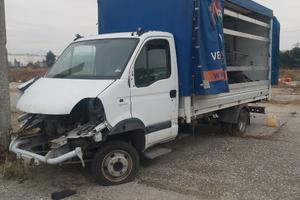 Furgone renault master centinato