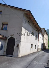 Casa indipendente disposta su due piani