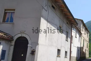 Casa indipendente disposta su due piani