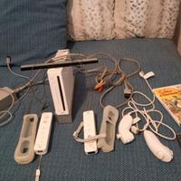 Nintendo Wii usata poco con due Joypad e nuchc