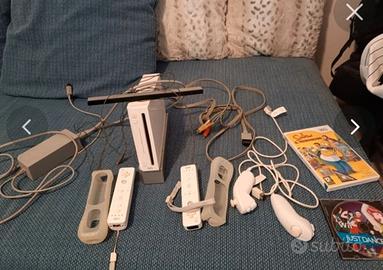 Nintendo Wii usata poco con due Joypad e nuchc