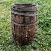 Botte antica in legno uso fioriera