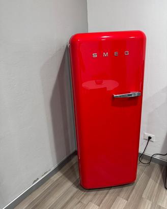 Frigorifero Smeg rosso
