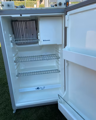 Frigo trivalente dometic