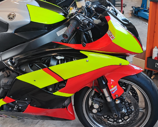 R6 pista leggi bene per favore