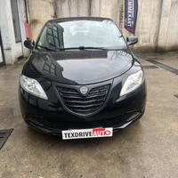 Lancia Ypsilon 1.2 69 CV 5 porte S Momodesign