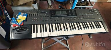 Tastiera Korg i3