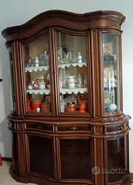 Vetrina in legno massello con ante in vetro – Eleg