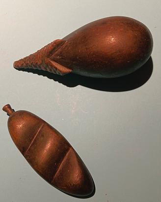 Scultura Frutto in metallo e pietra 