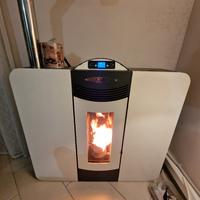 Stufa a pellet idro stretta kalor quadra 16k
