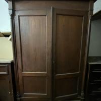 Armadio antico in legno massello